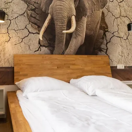 Ginius Homes - Old Indian Elephant Apartment * Aquisgrana